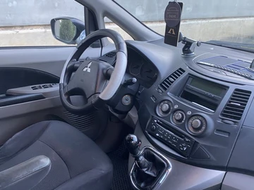 Авто Mitsubishi Grandis 2006 № 8880767
