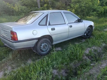 Авто Opel Vectra 1990 № 8881369