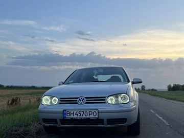 Авто Volkswagen Golf 2000 № 8883430