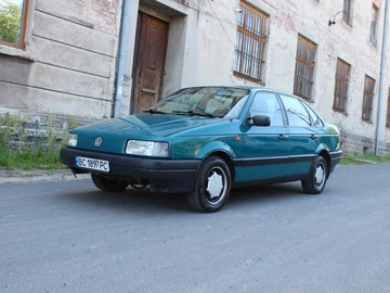Авто Volkswagen Passat Sedan 1993 № 8884831