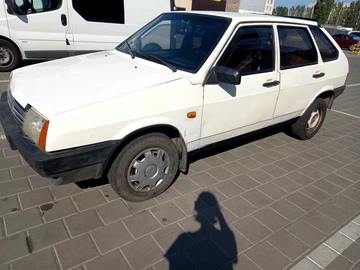 Авто ВАЗ 2109 1991 № 8885630