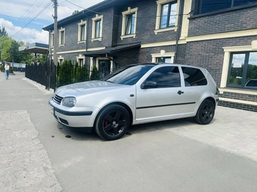 Авто Volkswagen Golf 2000 № 8888456