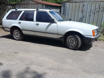 Авто Opel Rekord 1982 № 8890062
