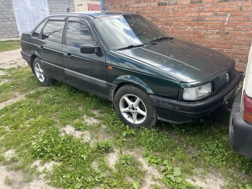 Авто Volkswagen Passat Sedan 1992 № 8893030