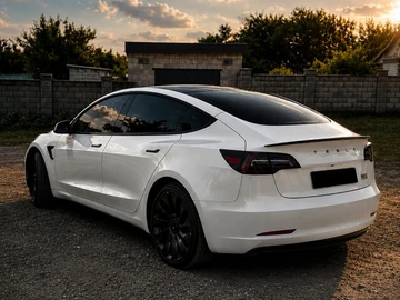 Авто Tesla Model 3 2023 № 8893185