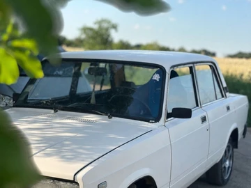 Авто ВАЗ 2107 1991 № 8894215