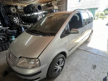 Авто Volkswagen Sharan 2004 № 8895606