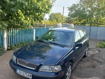 Авто Volvo V40 Kombi 2000 № 8896321