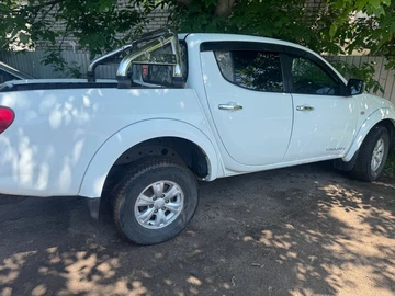 Авто Mitsubishi L 200 2014 № 8897993