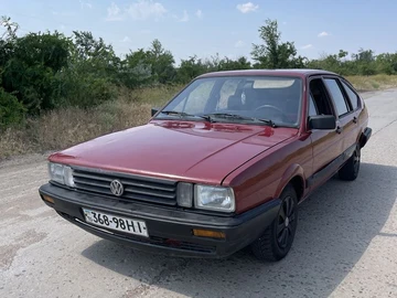 Авто Volkswagen Passat Hatchback 1987 № 8898577