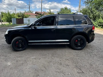 Авто Volkswagen Touareg 2005 № 8898800