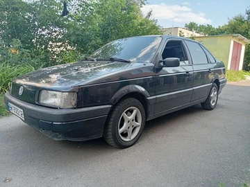 Авто Volkswagen Passat Sedan 1990 № 8899752