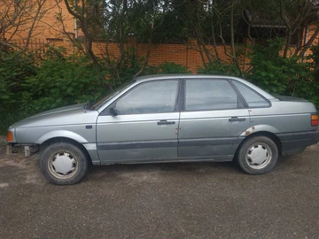 Авто Volkswagen Passat Sedan 1988 № 8900016