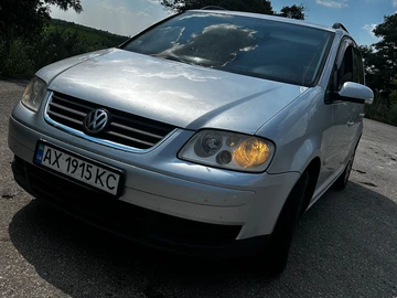 Авто Volkswagen Touran 2005 № 8900244