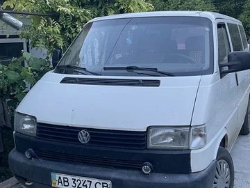 Авто Volkswagen Transporter 2000 № 8901040