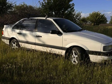 Авто Volkswagen Passat Sedan 1990 № 8901245