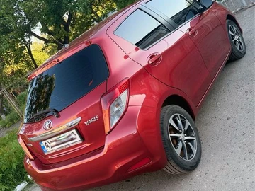 Авто Toyota Yaris 2013 № 8902887