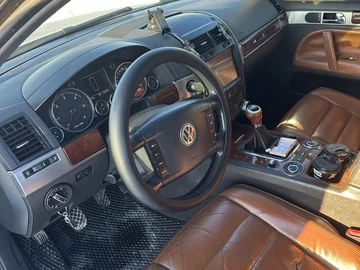 Авто Volkswagen Touareg 2005 № 8903541