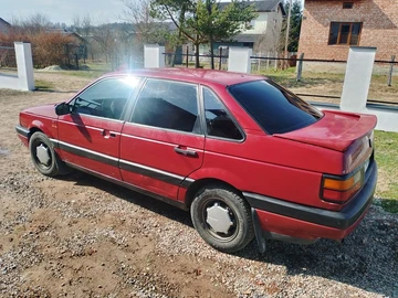 Авто Volkswagen Passat Sedan 1992 № 8903933