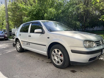 Авто Volkswagen Golf 2000 № 8905259