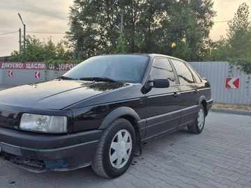 Авто Volkswagen Passat Sedan 1989 № 8905419