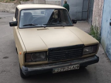 Авто ВАЗ 2107 1989 № 8905493