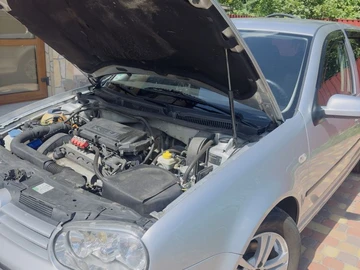 Авто Volkswagen Golf 2000 № 8906469