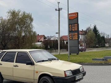 Авто ВАЗ 2109 1995 № 8907034