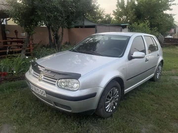 Авто Volkswagen Golf 2000 № 8908225