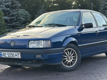 Авто Volkswagen Passat Sedan 1989 № 8908772