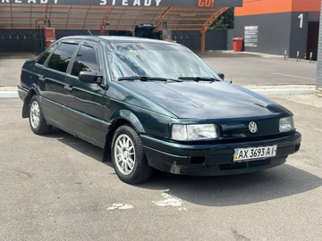 Авто Volkswagen Passat Sedan 1990 № 8909565