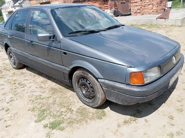 Авто Volkswagen Passat Sedan 1989 № 8912285