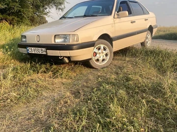 Авто Volkswagen Passat Sedan 1989 № 8913888