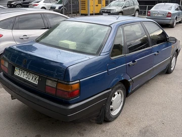Авто Volkswagen Passat Sedan 1988 № 8914277