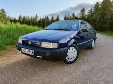 Авто Volkswagen Passat Sedan 1990 № 8916515