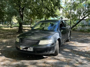 Авто Volkswagen Passat Sedan 2000 № 8917175