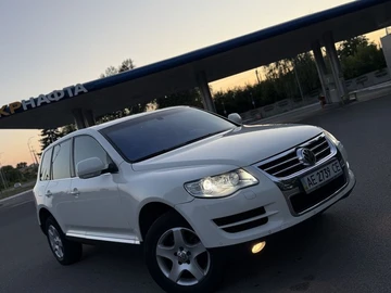 Авто Volkswagen Touareg 2005 № 8918632