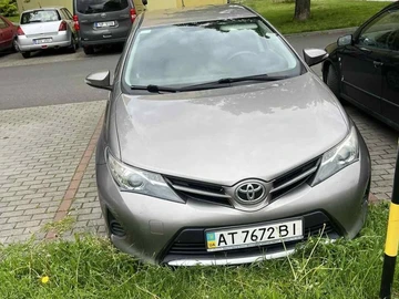Авто Toyota Auris 2013 № 8919023