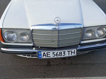Авто Mercedes 200 1981 № 8919393