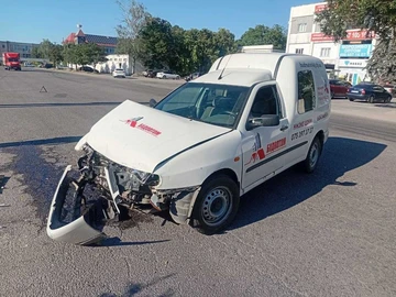 Авто Volkswagen Caddy 2002 № 8920141