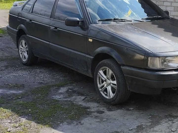 Авто Volkswagen Passat Sedan 1988 № 8920555