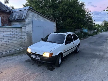 Авто Ford Fiesta 1993 № 8922093