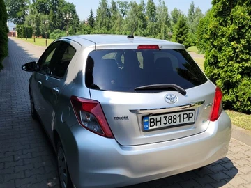 Авто Toyota Yaris 2012 № 8922593