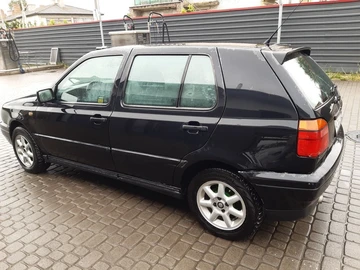 Авто Volkswagen Golf 1996 № 8924188
