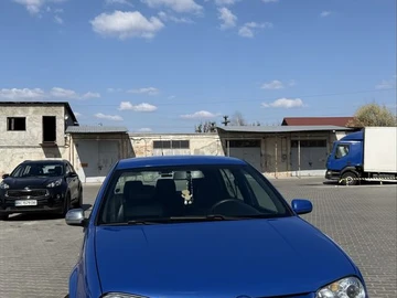 Авто Volkswagen Golf 2000 № 8925934