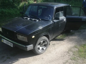 Авто ВАЗ 2107 1993 № 8928414