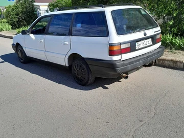 Авто Volkswagen Passat Variant 1989 № 8929971
