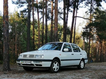 Авто Volkswagen Vento 1993 № 8930353