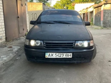 Авто Opel Vectra 1989 № 8930439