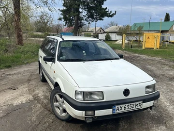 Авто Volkswagen Passat Variant 1992 № 8930891